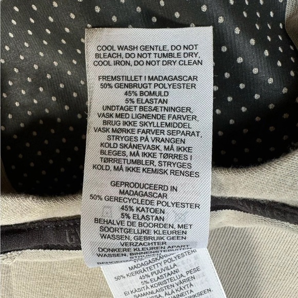 Gymshark Medium Mens Tee Logo
Athletic Stretch - Picture 4 of 5